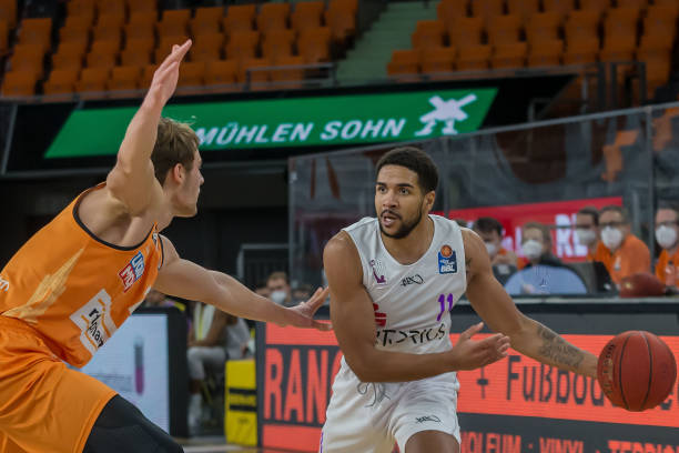 而年轻后卫 而年轻后卫