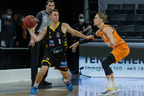 让中场和锋 让中场和锋