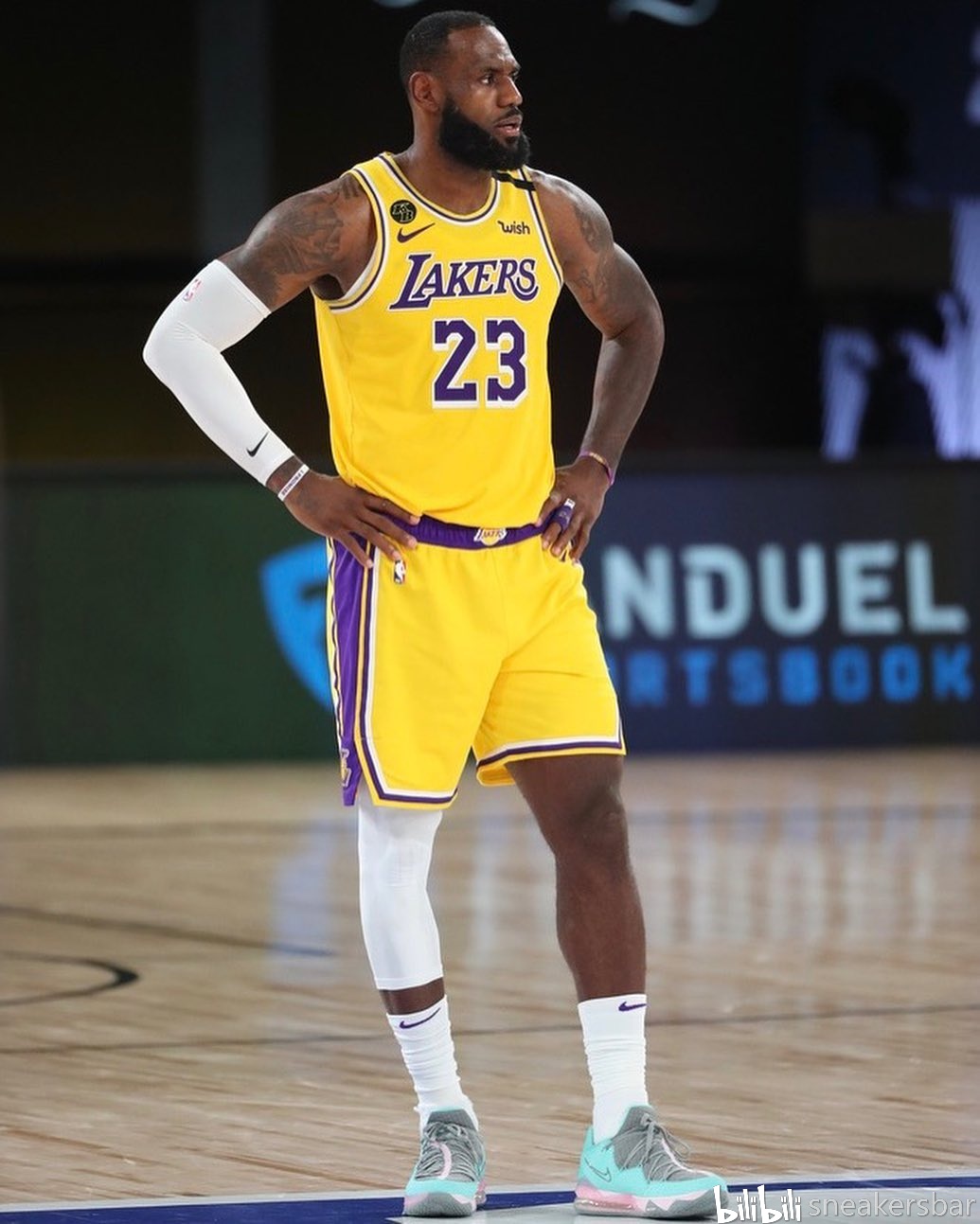 注意到他的 注意到他的